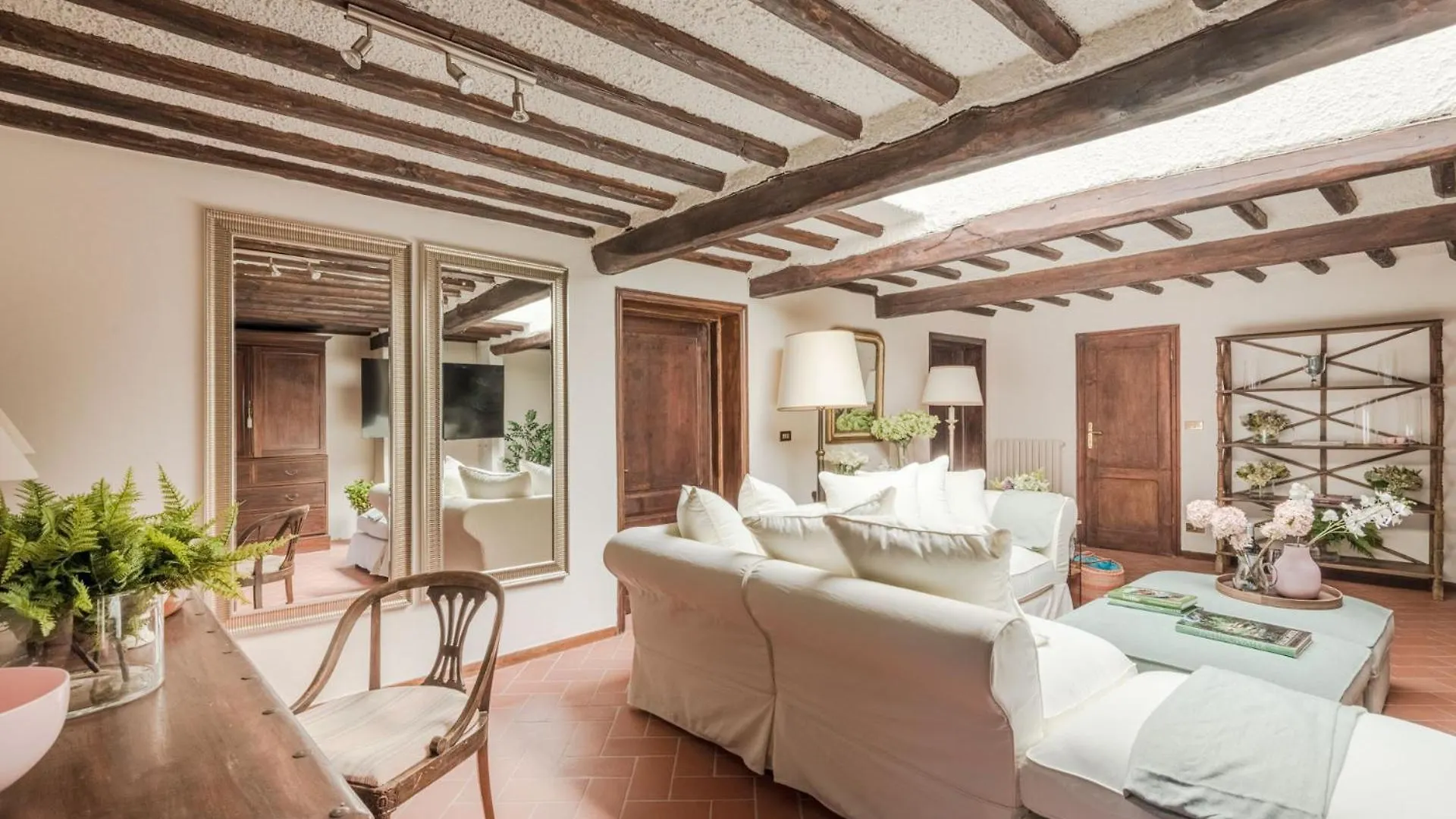 Villa Lontana Lucca 0*,
